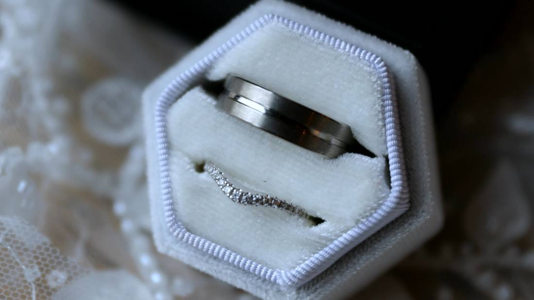 Wedding rings in a velvet box